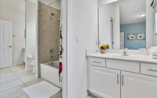 7 Bedrooms - 5 Bathrooms - Solterra 4035 Ol