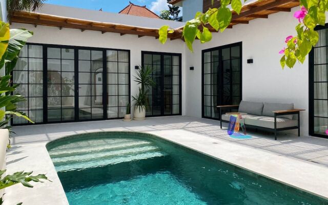 Splendid Villa Eden White Canggu Pool & 2 Bd