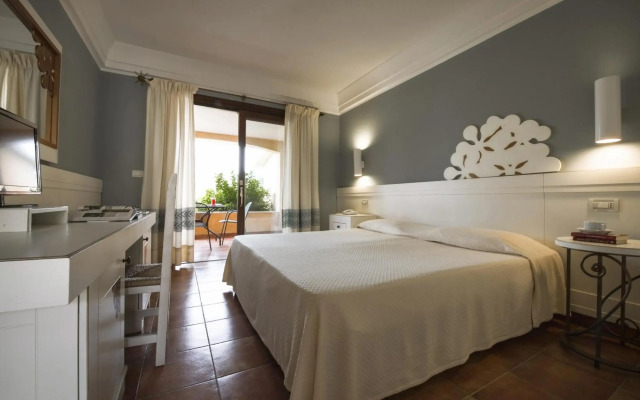 Lantana Resort Hotel & Apartments