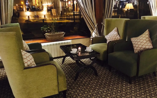 Alcock & Brown Hotel