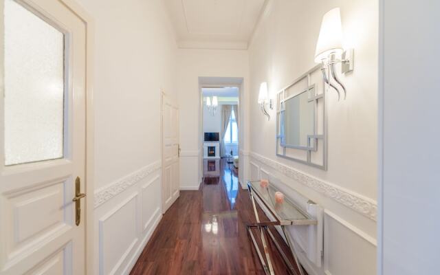 Music Academy Bedroom Suite Café Vian Apartman Kft