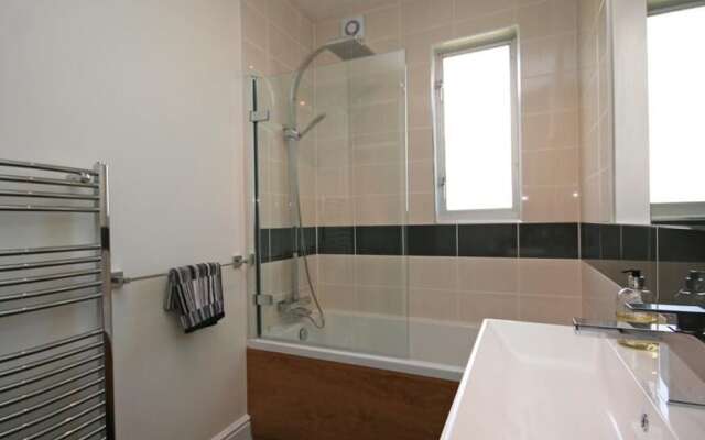 6 Glenthorne House