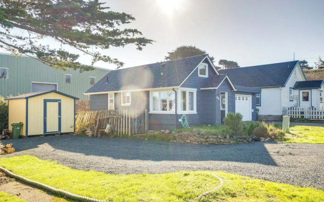 Bandon Beach House Rental: Walk to Downtown!