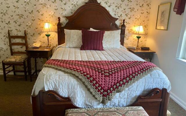The Cypress Inn Bed & Breakfast