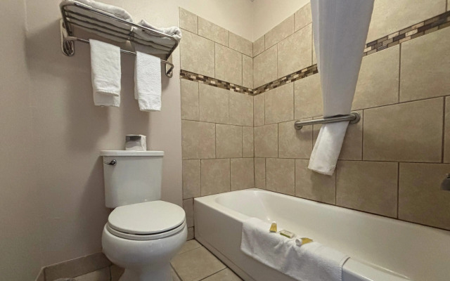 Super 8 by Wyndham Okawville