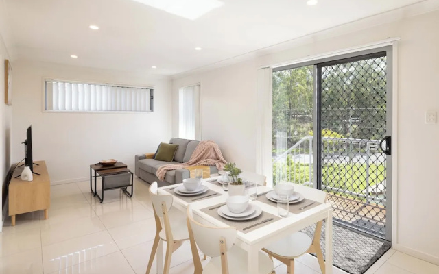 Smart Suites Self Check-in - 1BDR Balcony Darnley – Guest Rooms – Brisbane
