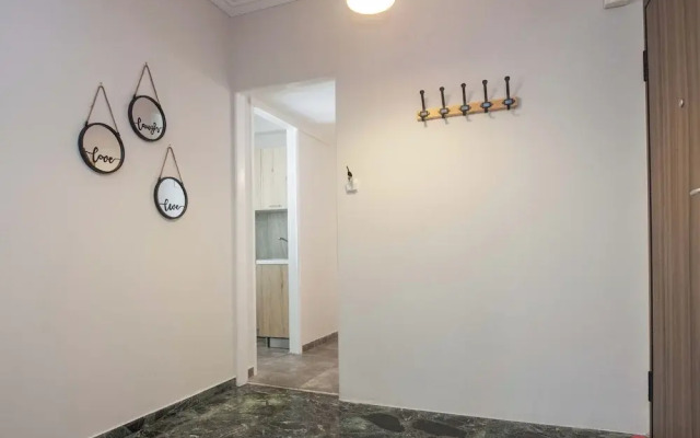 Modern 1 Bd Balcony Apt in Kato Patisia