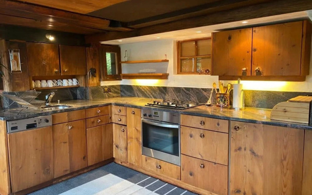 5 BR Gstaad Paradise View Chalet With Outdoor Jacuzzi