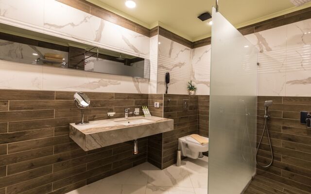 Diplomat Plaza Hotel & Resort