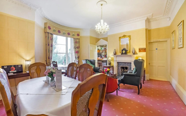 OYO Bailbrook Lodge, Bath