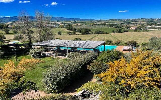 Very Pretty Spoleto Poolside, Jacuzzi, Gardens No01
