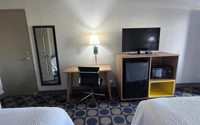 Days Inn by Wyndham Byron