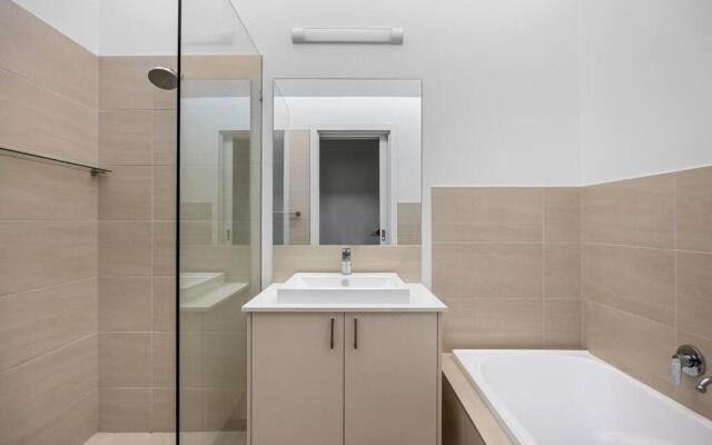Iluka - coastal family living, only 700m to beach