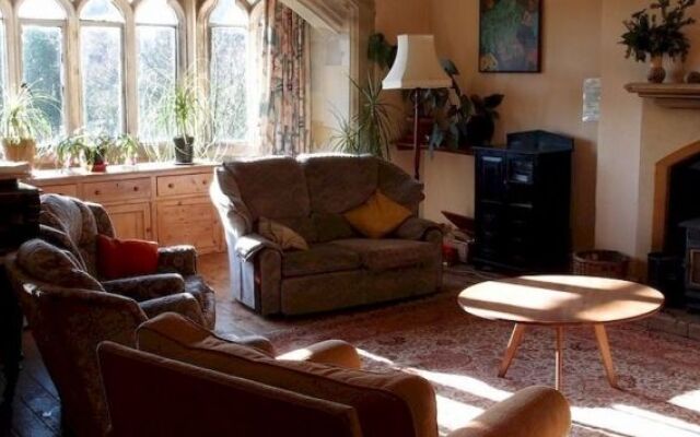 Monkton Wyld Court - Hostel