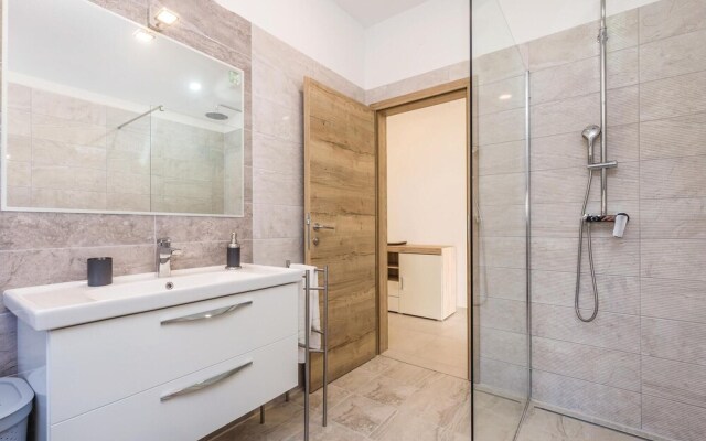 Stunning Home in Matulji With Wifi and 4 Bedrooms