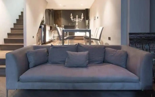 Monochrome Majesty - Soho - by Frankie Says