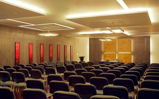 St Laurn Suites