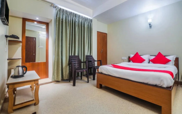 Oyo 18670 Sanctum Guest House