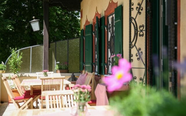 Villa Zollhaus Bed & Breakfast