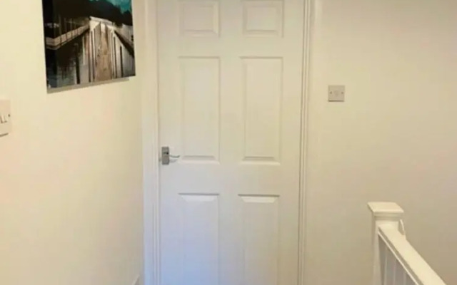 Lovely 2-bed House in Rochester