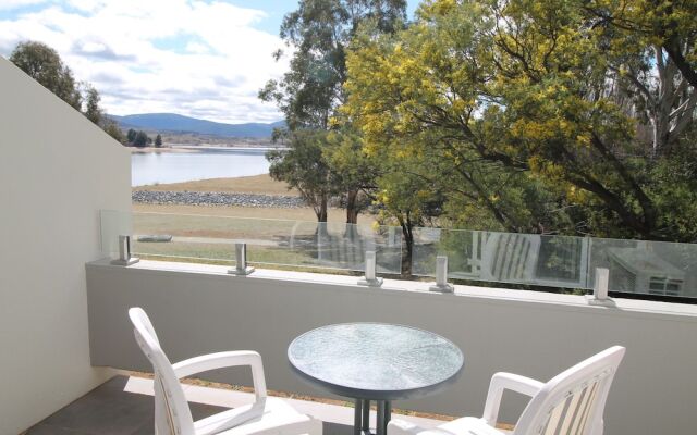 Horizons 115 - Lake Jindabyne Waterfront