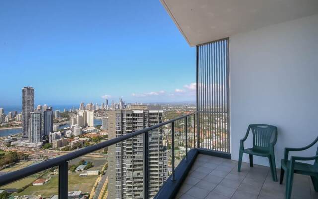 Spacious 3 Bedroom Apartment on the 39th Floor With Pool