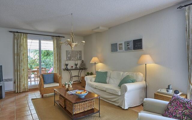 Detached villa with a dishwasher, in green surroundings