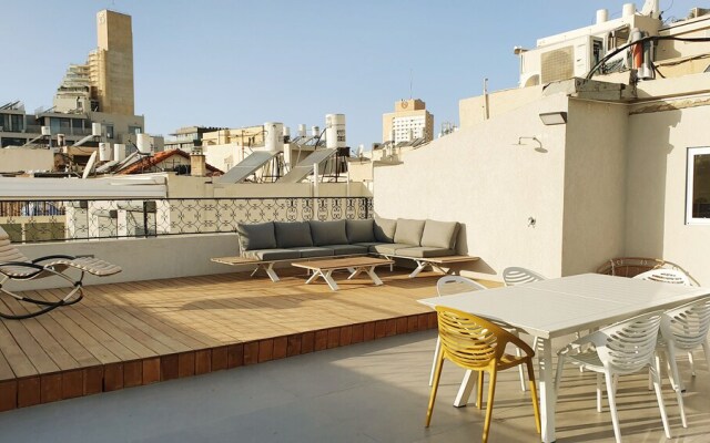 New 3 Bedroom Huge Roof Top 3 min Beach TL57