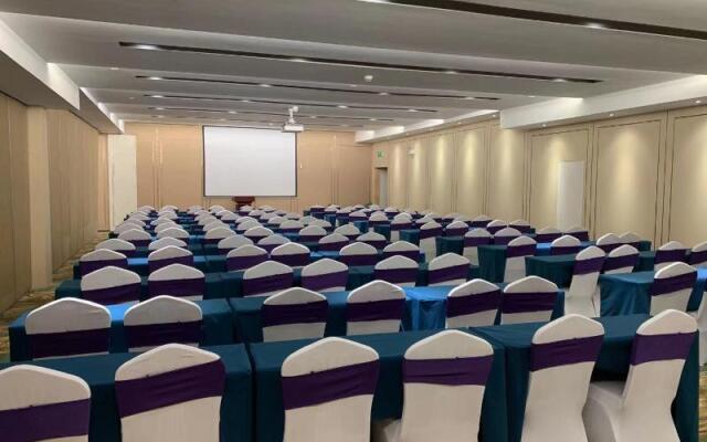 Ji Hotel (Nanjing Hexi Expo Center)