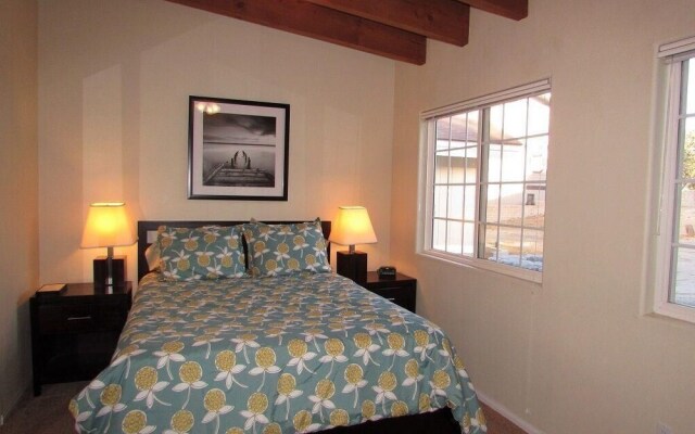 032 - Lakefront Village Escape