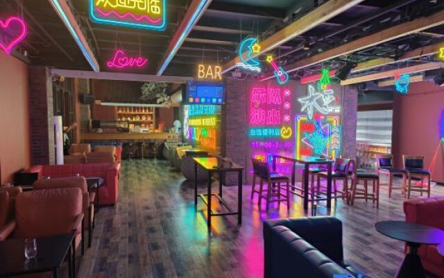 Four seasons aesthetic Hotel