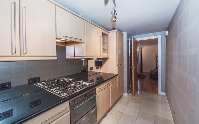 Riverview-2br-sleeps4-citycentre-parking-fastwifi