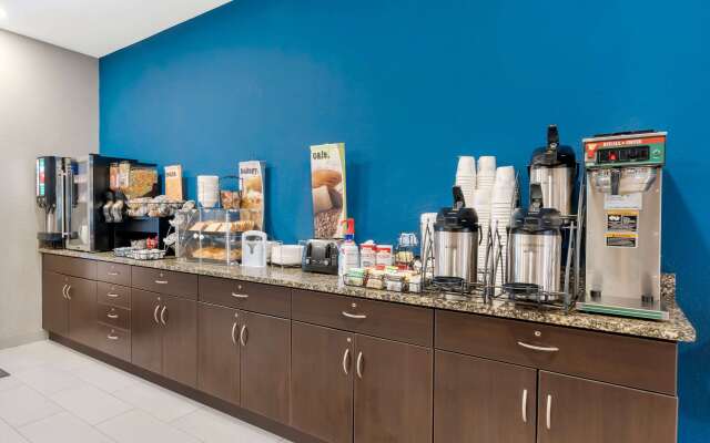 Microtel Inn & Suites by Wyndham Brooksville