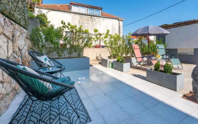 Brand New Studio With Terrace & Parking