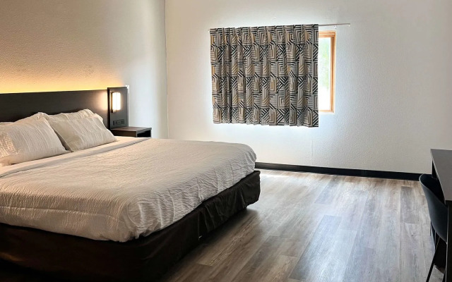 Studio 6 Elkhart, IN