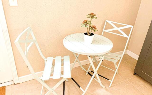 Succulent Studio by beach w/full kitchen