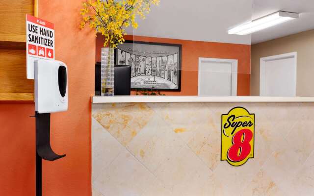 Super 8 by Wyndham Brookhaven