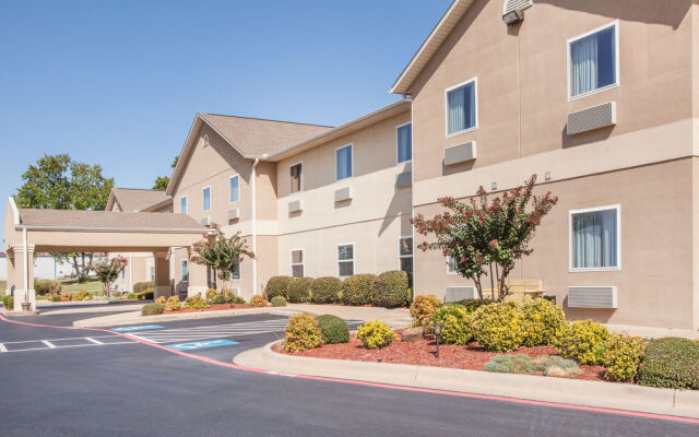 Days Inn & Suites - Cabot