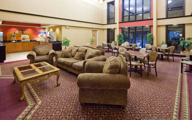 Holiday Inn Express & Suites Wauseon by IHG