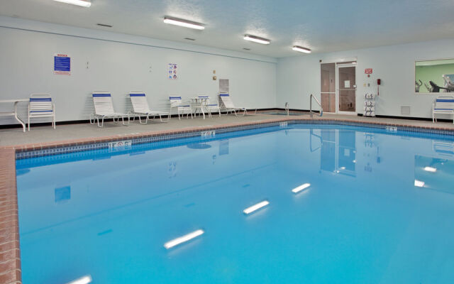 Holiday Inn Express Junction City