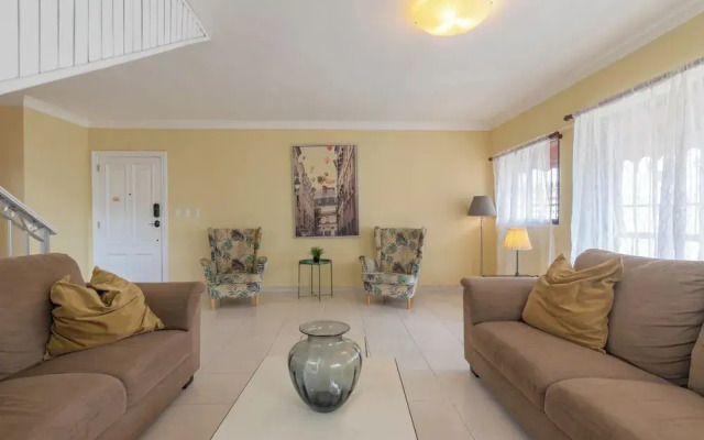 Penthouse in Evaristo Morales Sleeps 14