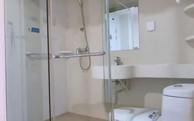 Eaka Hotel