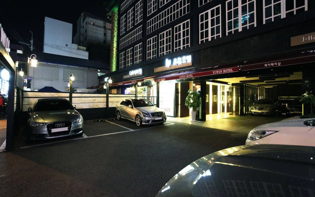 Yuwon Hotel