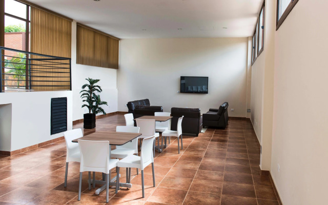 Arami Hotel & Lodge