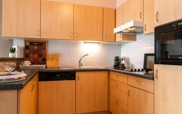 Cosy Flat With Lateral sea View