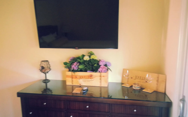 Vendange Carmel Inn & Suites