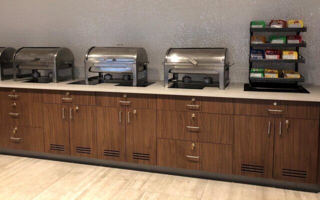Holiday Inn Roanoke Airport – Conference CTR by IHG