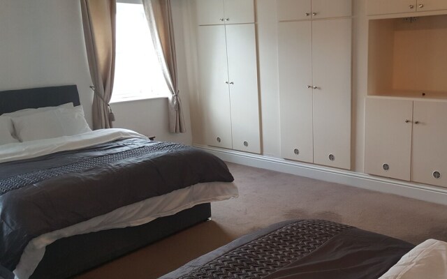 Liverpool Centre Penthouse Sleeps 8