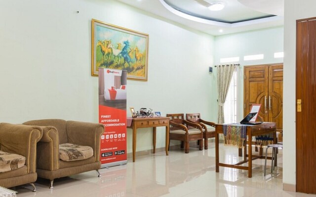 Guest House Kost and Kantin by RedDoorz