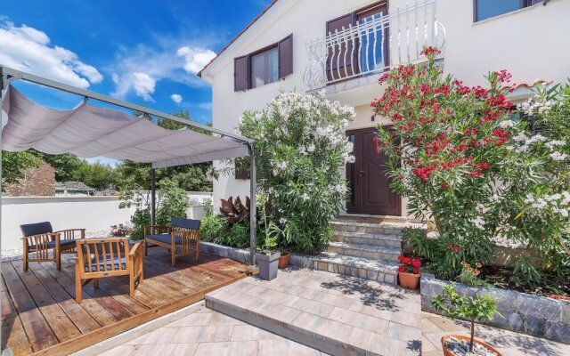 Stunning Home in Trget With Outdoor Swimming Pool, Wifi and 2 Bedrooms